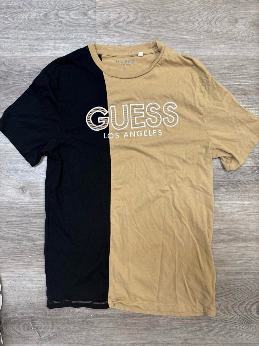 GUESS Men's Black & Tan Two-Tone Logo Tee - Picture 1 of 4